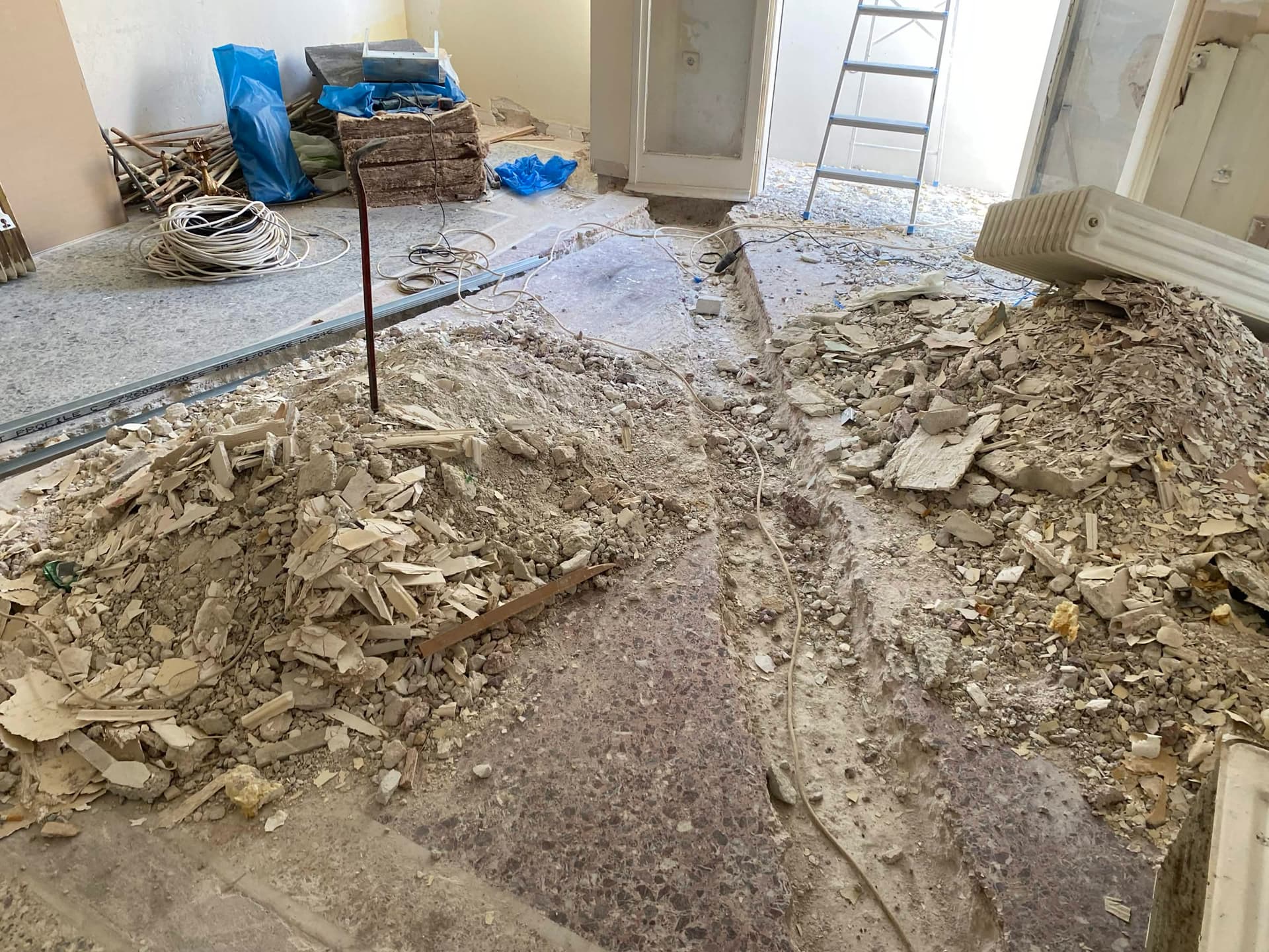 Πραγματικό έργο Ftiaksto — γκρεμίσματα